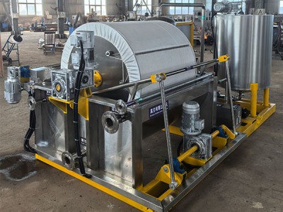 Kelebihan penapis vakum berputar dalam rawatan kotoran untuk industri perlindungan alam sekitar