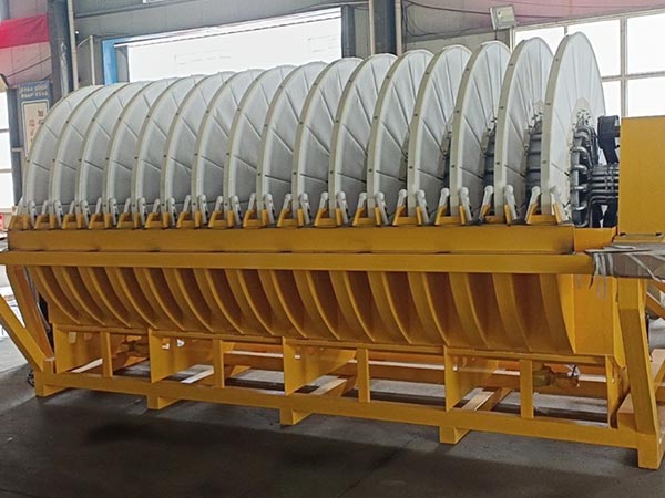 Peralatan pemisahan cecair padat
